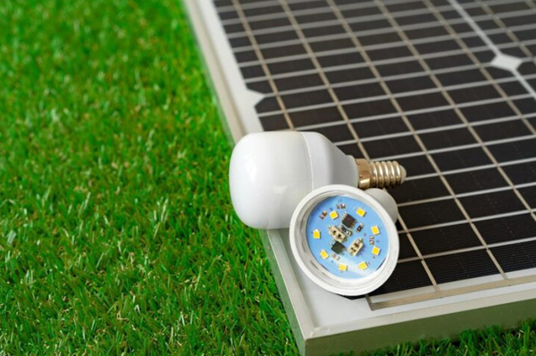 đ&egrave;n năng lượng mặt trời 