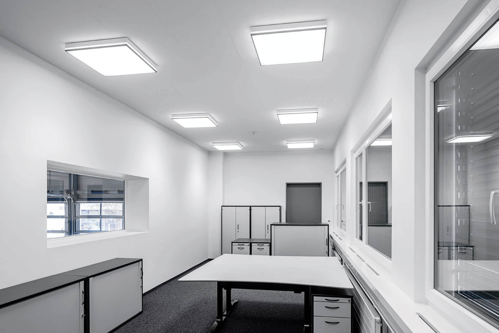 đ&egrave;n led ốp trần chiếu s&aacute;ng trong m&ocirc;i trường l&agrave;m việc