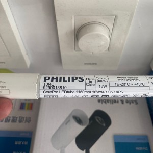 Bóng đèn led tuýp CorePro 16W Philips