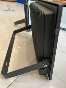 Đèn led chiếu pha 200W CP10 Rạng Đông