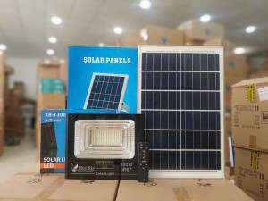 Đèn năng lượng mặt trời 300W DK100