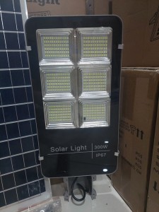 Đèn đường năng lượng mặt trời 300W DK - CA300