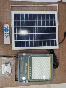 Đèn pha led năng lượng mặt trời 100W Rạng Đông