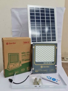 Đèn pha led năng lượng mặt trời 100W Rạng Đông